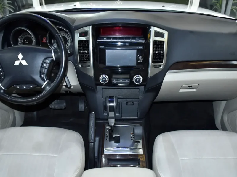 2019 Mitsubishi Pajero GLS 6 Cylinders Petrol Engine White Beige SUV GCC Specs Automatic