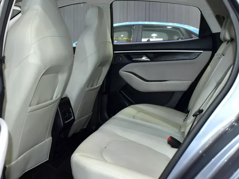 2023 JAC J7 Luxury 4 Cylinders petrol Engine Grey Beige Sedan GCC Specs Automatic