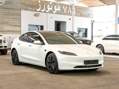 2025 Tesla Model 3 Long Range AWD Electric Vehicle 650+ KM Range White Black Sedan GCC Specs