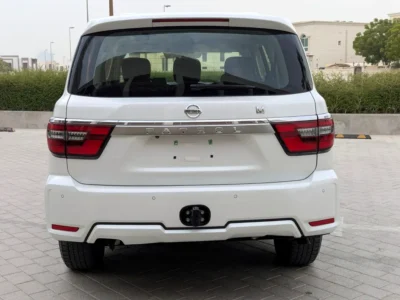 2021 Nissan Patrol 4.0 Litres 6 Cylinders Petrol Engine White Black SUV GCC Specs