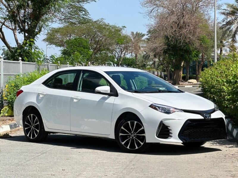 2017 Toyota Corolla SE 1.8 Litres V4 Petrol Engine White Grey Sedan American Specs