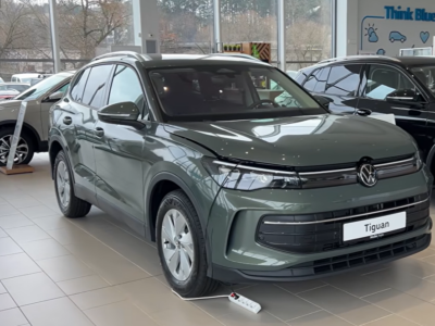 2026 Volkswagen Tiguan 2.0-liter Turbocharged 4-cylinder Petrol Engine Green Black SUV