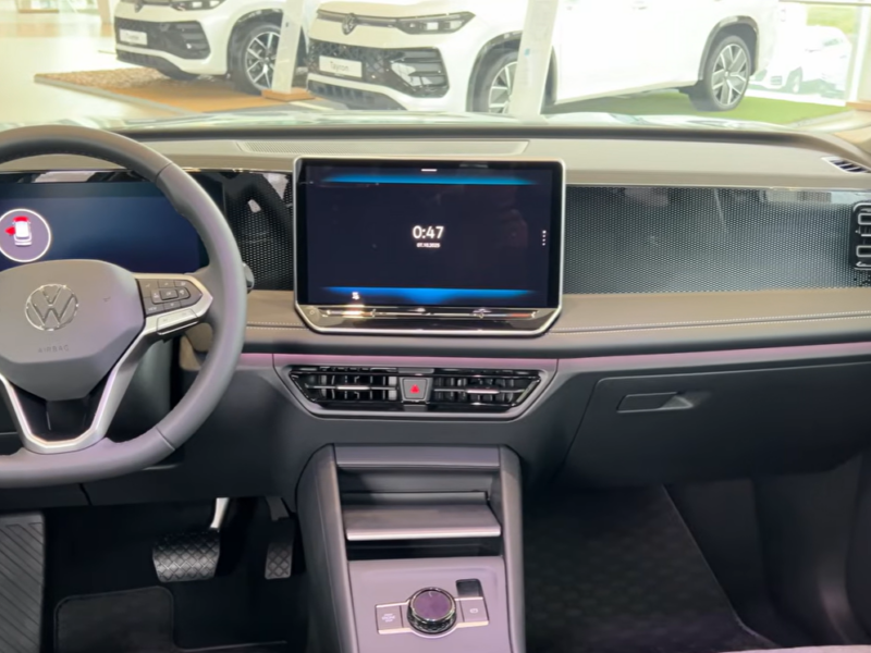 2026 Volkswagen Tiguan 2.0-liter Turbocharged 4-cylinder Petrol Engine Green Black SUV