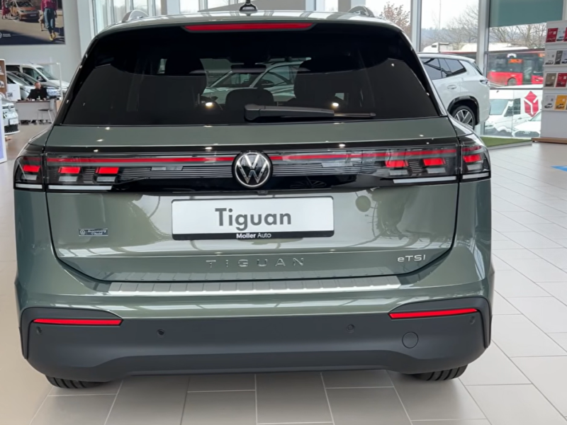 2026 Volkswagen Tiguan 2.0-liter Turbocharged 4-cylinder Petrol Engine Green Black SUV