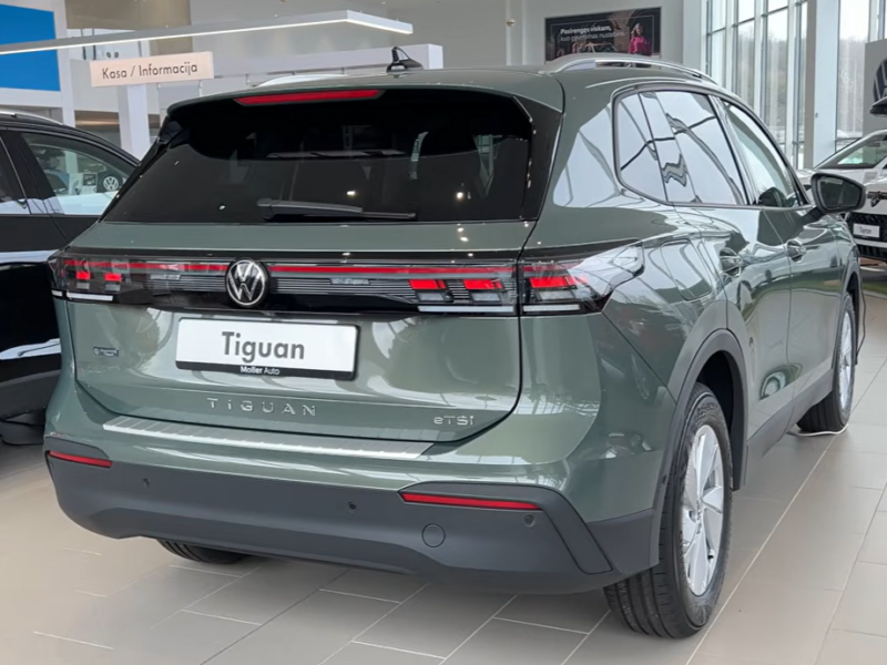 2026 Volkswagen Tiguan 2.0-liter Turbocharged 4-cylinder Petrol Engine Green Black SUV