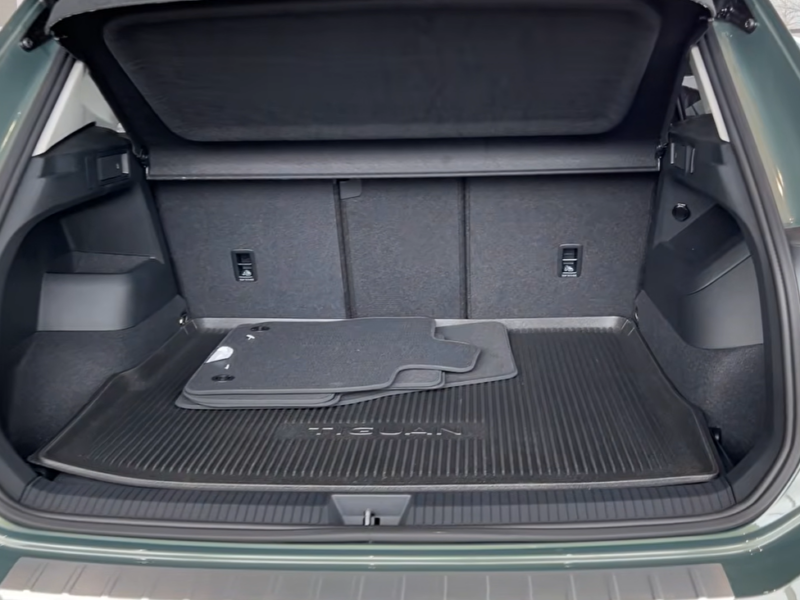 2026 Volkswagen Tiguan 2.0-liter Turbocharged 4-cylinder Petrol Engine Green Black SUV
