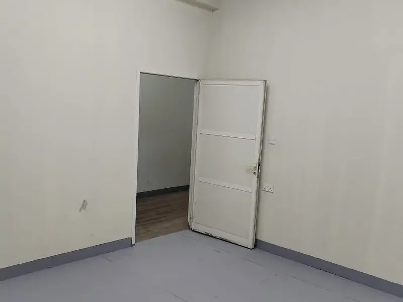 280 sqft WELL MAINTAINED AND READY TO USE STORAGE WAREHOUSE UNIT IN AL QUOZ 4