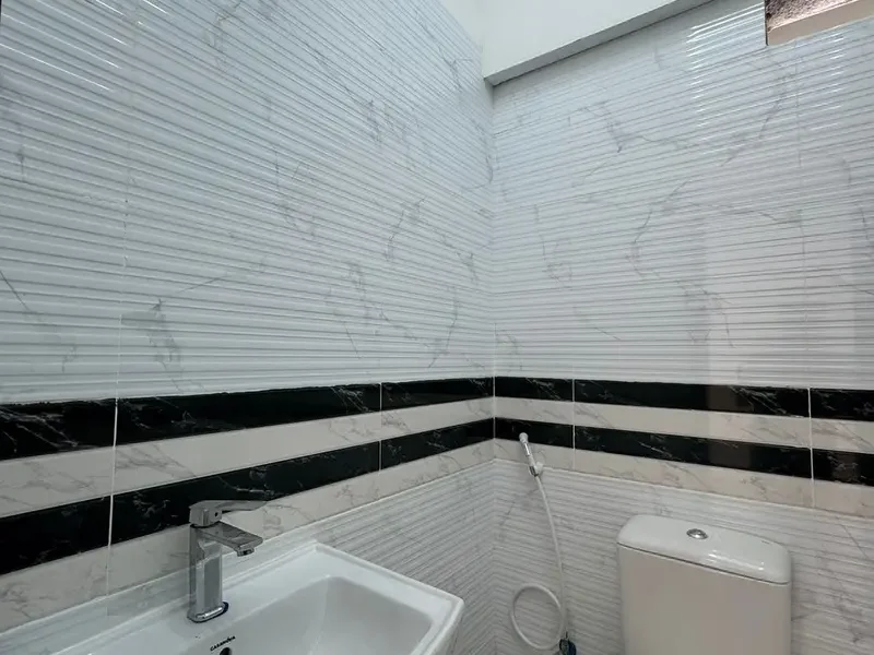 890 sqft LARGE AND READY TO OPERATE WAREHOUSE SPACE WITH WASHROOM AVAILABLE IN AL QUOZ 1