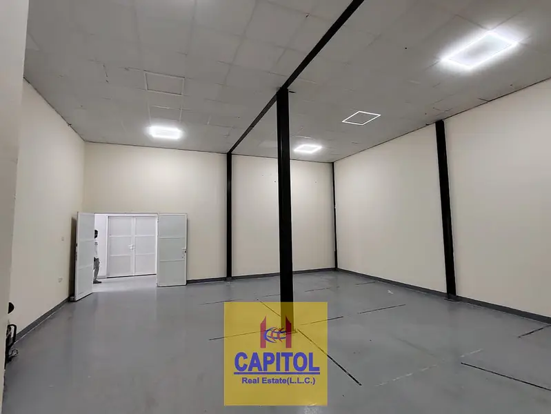 890 sqft LARGE AND READY TO OPERATE WAREHOUSE SPACE WITH WASHROOM AVAILABLE IN AL QUOZ 1