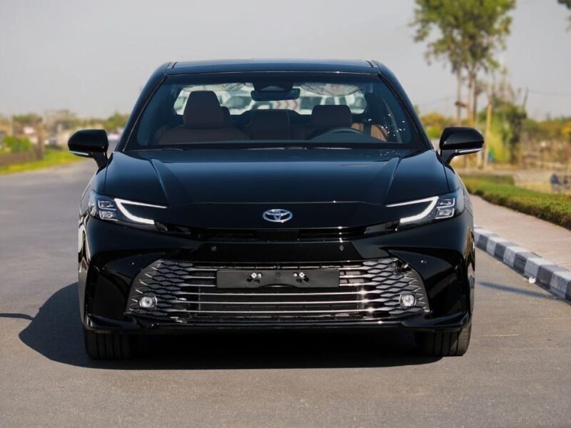 2026 TOYOTA CAMRY GLE 2.5L Dynamic Force 4 Cylinders Petrol Engine Black Brown Sedan GCC