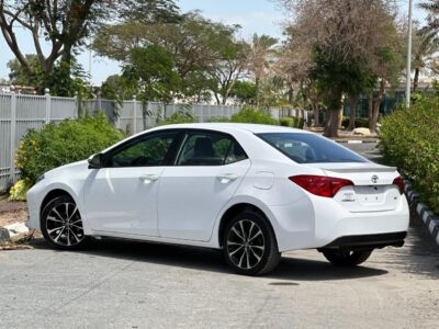 2017 Toyota Corolla SE 1.8 Litres V4 Petrol Engine White Grey Sedan American Specs