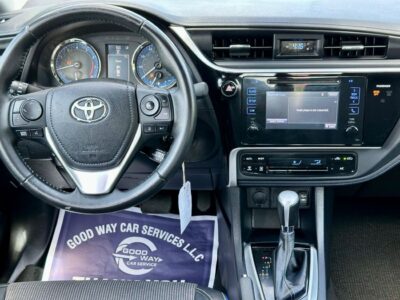 2017 Toyota Corolla SE 1.8 Litres V4 Petrol Engine White Grey Sedan American Specs