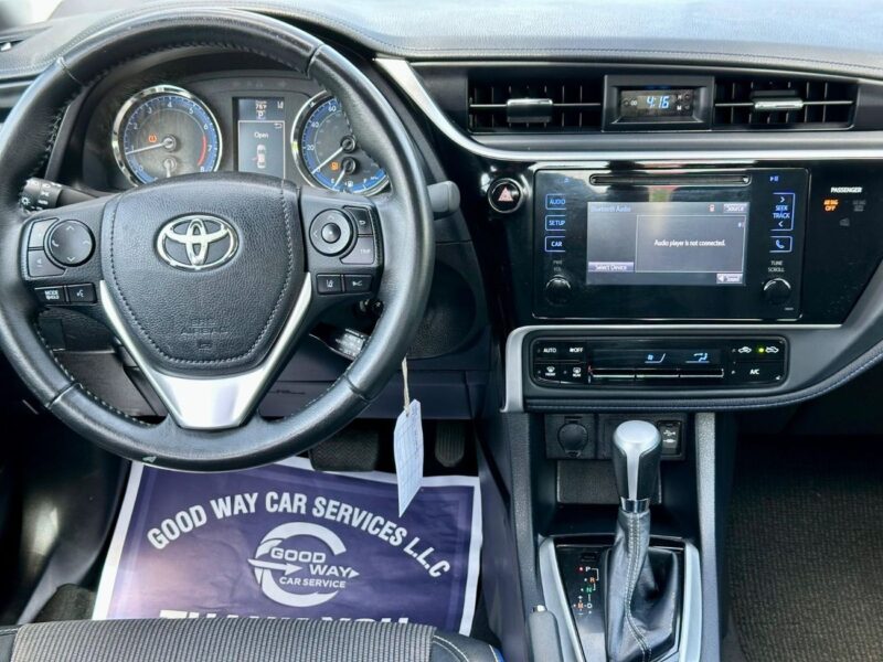 2017 Toyota Corolla SE 1.8 Litres V4 Petrol Engine White Grey Sedan American Specs