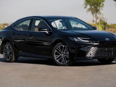 2026 TOYOTA CAMRY GLE 2.5L Dynamic Force 4 Cylinders Petrol Engine Black Brown Sedan GCC