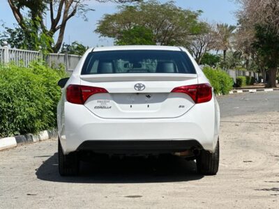 2017 Toyota Corolla SE 1.8 Litres V4 Petrol Engine White Grey Sedan American Specs