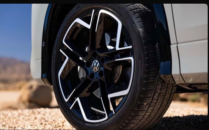 2026 Volkswagen Tiguan 2.0-liter Turbocharged 4-cylinder Petrol Engine Grey Black SUV