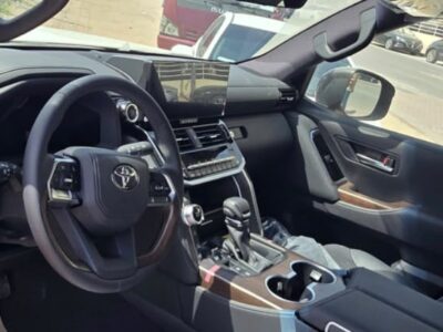 2026 Volkswagen Tiguan 2.0-liter Turbocharged 4-cylinder Petrol Engine Grey Black SUV