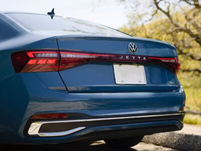 2026 Volkswagen Jetta 1.5-liter Turbocharged 4-Cylinder Petrol Engine Blue Black Sedan