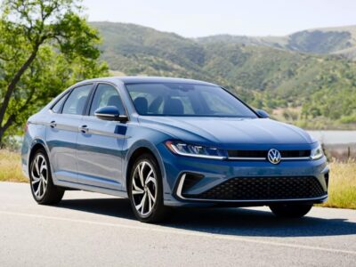 2026 Volkswagen Jetta 1.5-liter Turbocharged 4-Cylinder Petrol Engine Blue Black Sedan