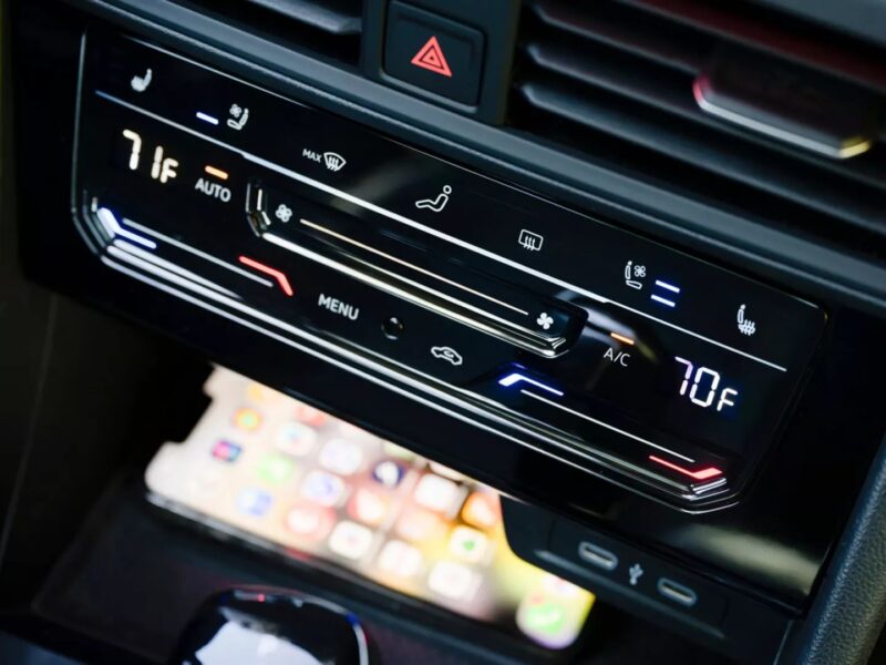 2026 Volkswagen Jetta 1.5-liter Turbocharged 4-Cylinder Petrol Engine Blue Black Sedan