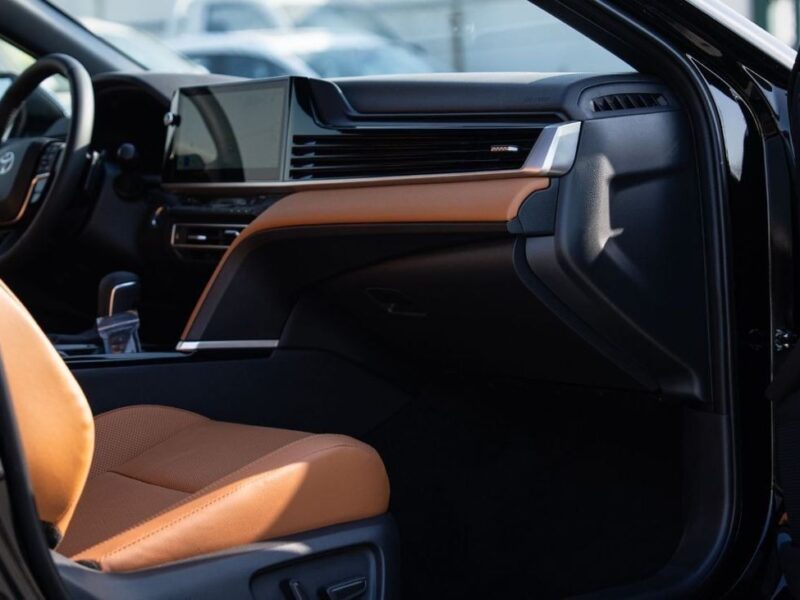 2026 TOYOTA CAMRY GLE 2.5L Dynamic Force 4 Cylinders Petrol Engine Black Brown Sedan GCC