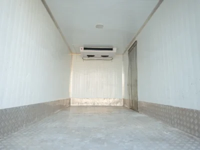 2022 Mitsubishi Canter Chiller Box 4.2L 4 Cylinders Diesel Engine White Black Truck GCC