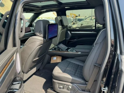 2025 Cadillac Escalade SPORT PLATINUM ESV 6.2L V8 Petrol Engine Black SUV Canadian Specs