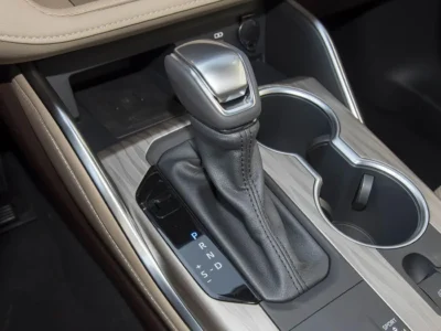 2026 Toyota Highlander VXR 2.5 Litres 4 Cylinders Hybrid Engine White Brown SUV Chinese Specs