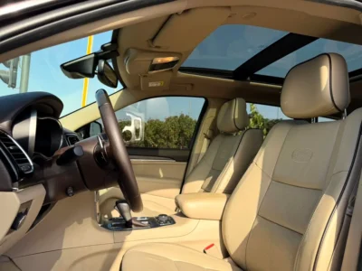 2019 Jeep Grand Cherokee Overland 3.6 Litres V6 Petrol Engine Grey Beige SUV GCC Specs