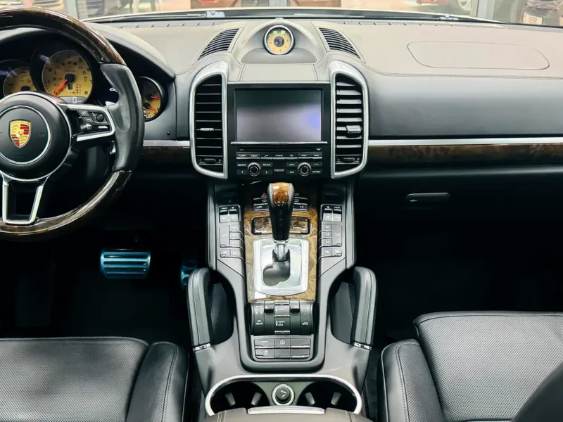 2015 Porsche Cayenne S V6 Twin-Turbo Petrol Engine Gold Black SUV GCC Specs Automatic