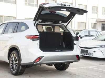 2026 Toyota Highlander VXR 2.5 Litres 4 Cylinders Hybrid Engine White Brown SUV Chinese Specs