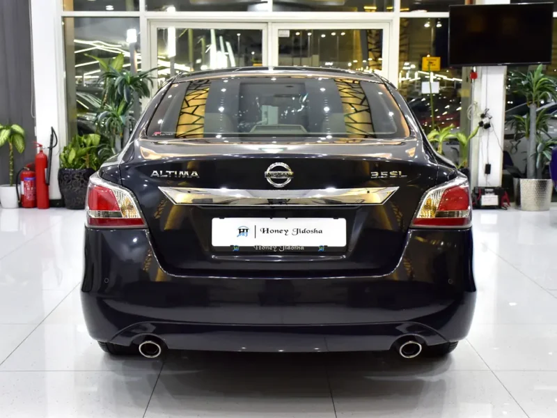 2015 Nissan Altima SL 3.5 Litres 6 Cylinders petrol Engine Blue Beige Sedan GCC Specs