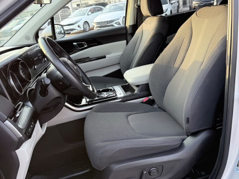2022 KIA CARNIVAL LX 3.5 Litres V6 Petrol Engine Silver Black SUV American Specs
