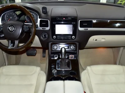 2015 Volkswagen Touareg SEL 6 Cylinders petrol Engine Brown Beige SUV GCC Specs Automatic