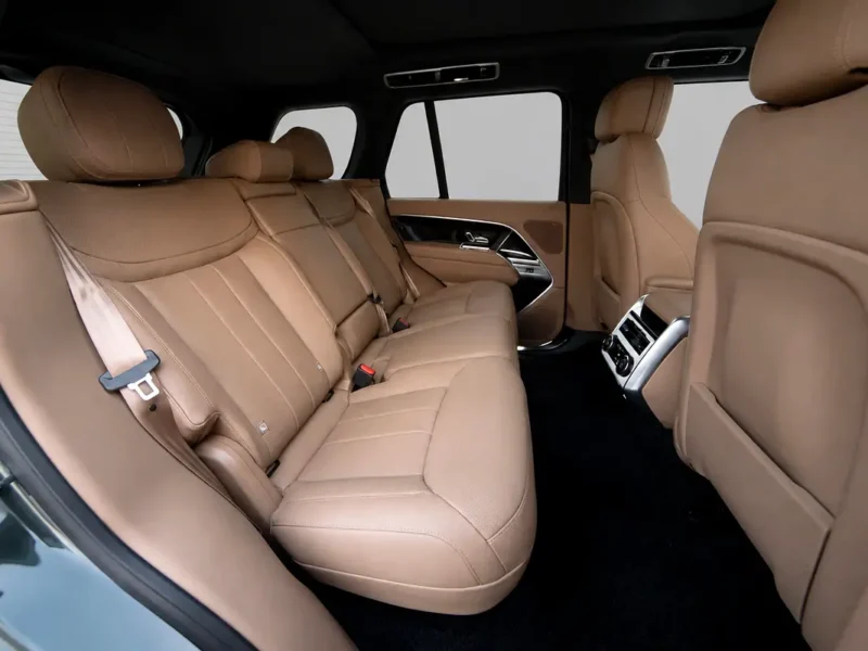 2026 Land Rover Range Rover P400 SE 3.0L Inline-6 turbocharged Engine Black Beige SUV GCC Specs