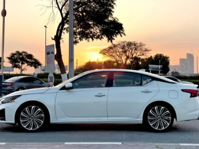 2025 Nissan Altima SV 4 Cylinders Petrol Engine White Beige Sedan GCC Specs Automatic