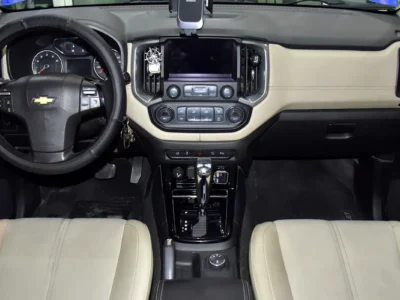 2018 Chevrolet Trailblazer 6 Cylinders Petrol Engine Blue Beige SUV GCC Specs Automatic