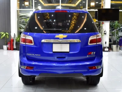 2018 Chevrolet Trailblazer 6 Cylinders Petrol Engine Blue Beige SUV GCC Specs Automatic
