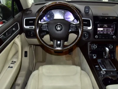 2015 Volkswagen Touareg SEL 6 Cylinders petrol Engine Brown Beige SUV GCC Specs Automatic