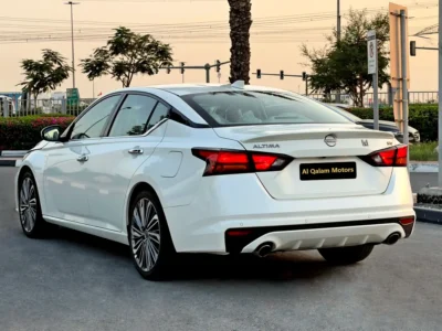 2025 Nissan Altima SV 4 Cylinders Petrol Engine White Beige Sedan GCC Specs Automatic