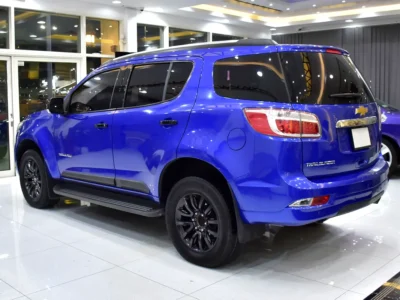 2018 Chevrolet Trailblazer 6 Cylinders Petrol Engine Blue Beige SUV GCC Specs Automatic