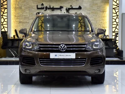 2015 Volkswagen Touareg SEL 6 Cylinders petrol Engine Brown Beige SUV GCC Specs Automatic