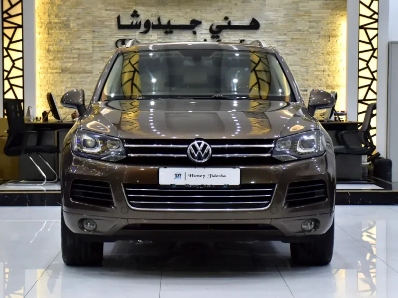 2015 Volkswagen Touareg SEL 6 Cylinders petrol Engine Brown Beige SUV GCC Specs Automatic