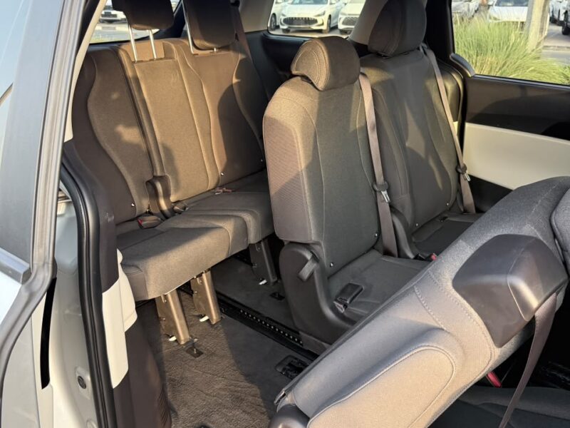 2022 KIA CARNIVAL LX 3.5 Litres V6 Petrol Engine Silver Black SUV American Specs