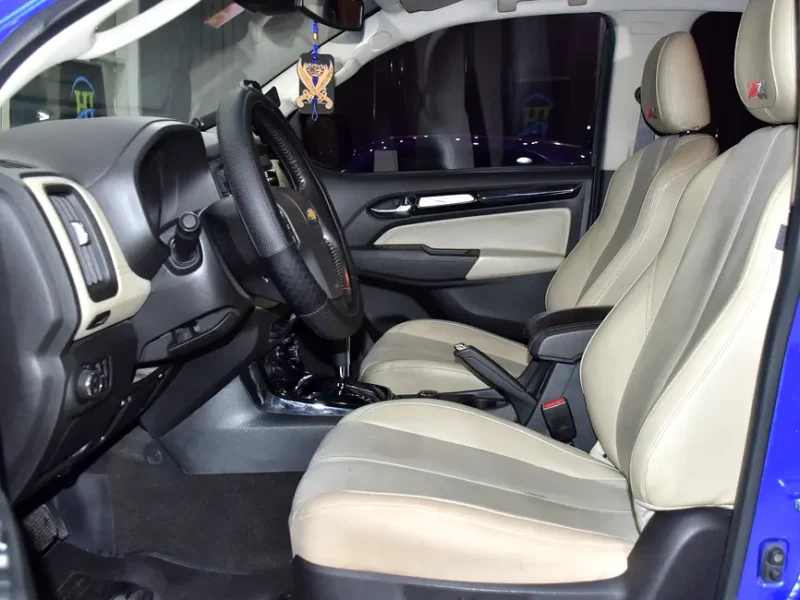 2018 Chevrolet Trailblazer 6 Cylinders Petrol Engine Blue Beige SUV GCC Specs Automatic