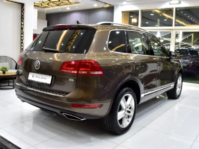 2015 Volkswagen Touareg SEL 6 Cylinders petrol Engine Brown Beige SUV GCC Specs Automatic