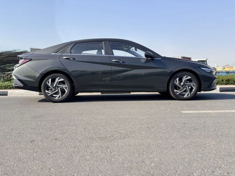 2025 Hyundai Elantra COMFORT 1.6 Litres 4 Cylinders Petrol Engine Grey Black Sedan Automatic