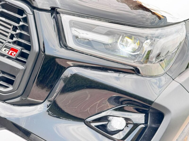 2026 Toyota Hilux SR5 2.8 Litres 4 Cylinders Diesel Engine Black Pickup Truck Automatic
