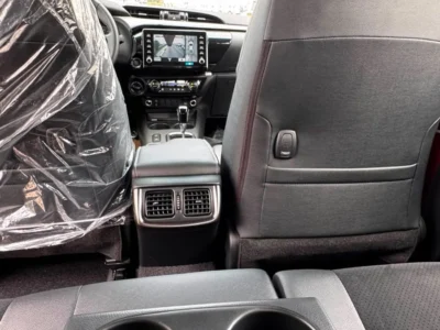 2026 Toyota Hilux SR5 2.8 Litres 4 Cylinders Diesel Engine White Black Pickup Truck Automatic
