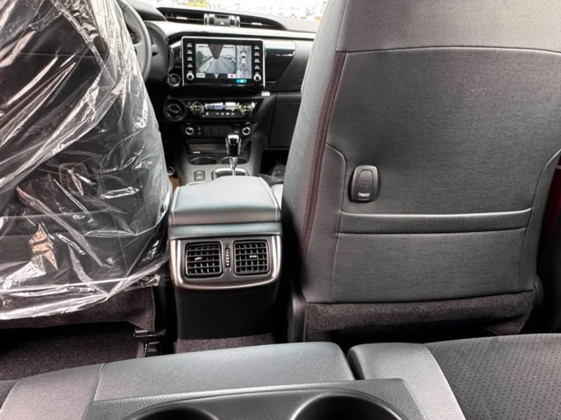 2026 Toyota Hilux SR5 2.8 Litres 4 Cylinders Diesel Engine White Black Pickup Truck Automatic